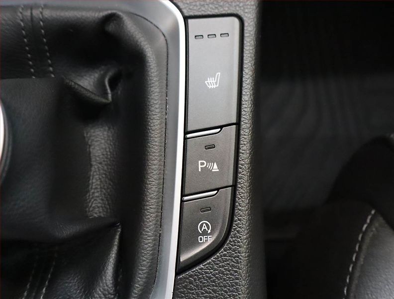 Hyundai i30 (2018) Premium 1.6 CRDi, Navi - fotka 17 z 21