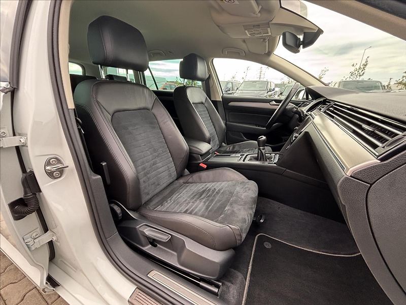 Volkswagen Passat 2,0 TDI 110kW BMT Highline - fotka 15 z 33
