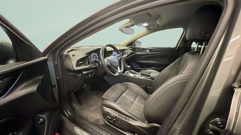 Opel Insignia Sports Tourer Innovation D 2.0 - fotka 17 z 32