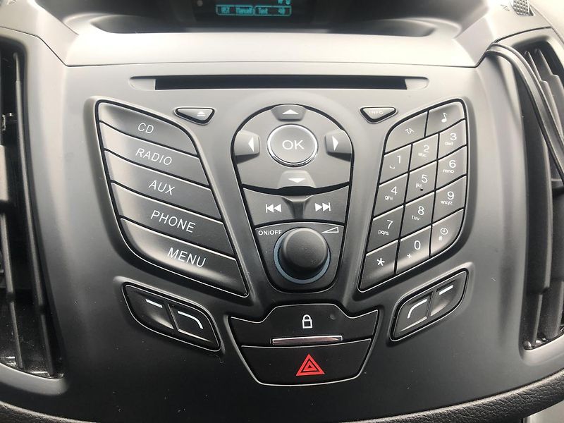 Ford Kuga (2015) 1,5 110kW 1.majitel pěkný stav - fotka 30 z 63