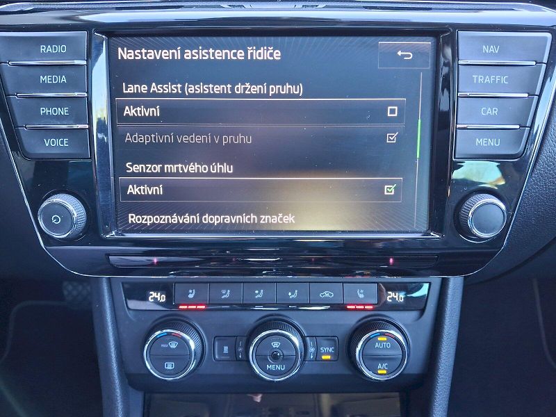 Škoda Superb (2017) L&K DSG 4x4 2,0TSi 206kW - fotka 25 z 35