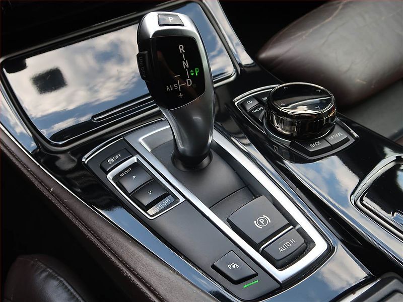 BMW Řada 5 (2011) M Paket 520d, Automat, Navi - fotka 13 z 19