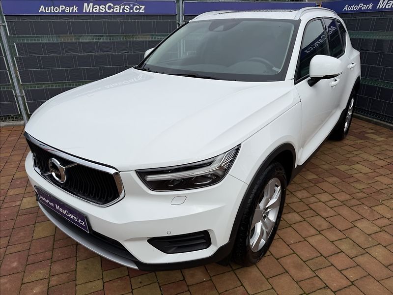 Volvo XC40 1.5 T3 Momentum/Panorama - fotka 4 z 29