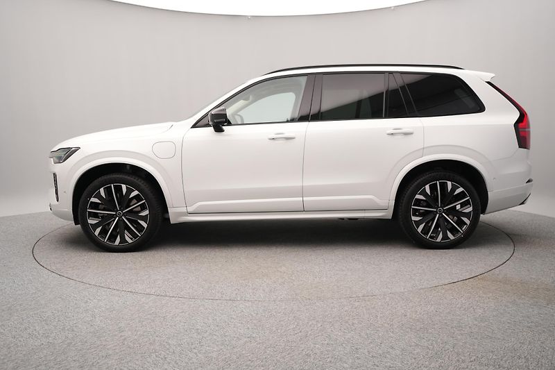 Volvo XC90 (2026) T8 AWD Plug-in ULTRA DARK 7m - fotka 8 z 28