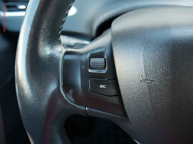 Peugeot 2008 (2015) 1.2 PT, 2.maj,ČR, Active - fotka 13 z 19