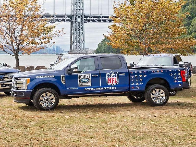 Ford F-150 Lariat.