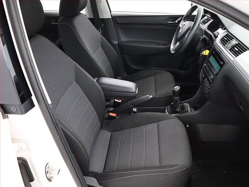 Škoda Rapid (2015) Spaceback 1.2 TSI, Tempomat - fotka 7 z 17