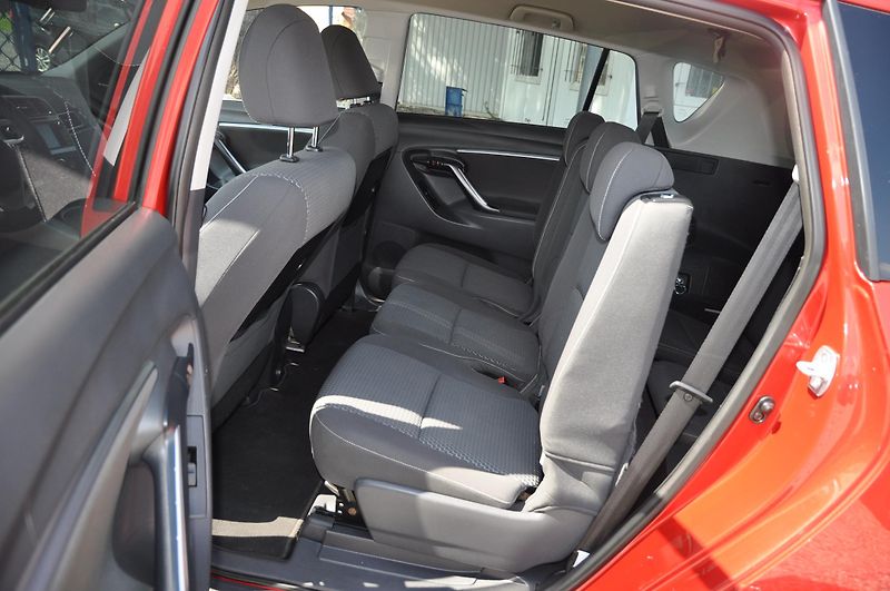 Toyota Verso 1.8 ValveMatic 108kW 7.míst - fotka 7 z 18