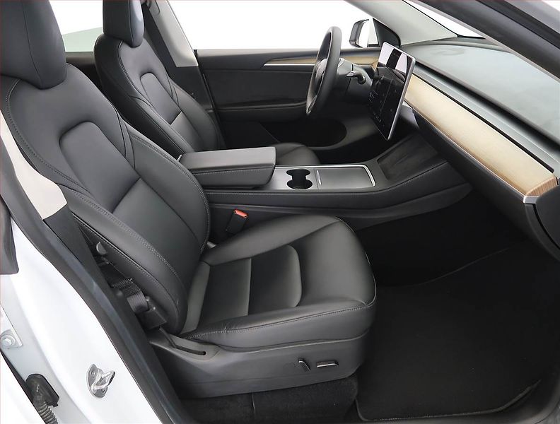 Tesla Model Y (2022) Long Range AWD 79kWh, SoH 93% - fotka 9 z 33