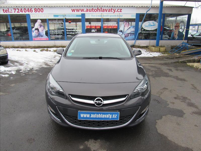 Opel Astra 1,4 Turbo 103kW - fotka 2 z 31