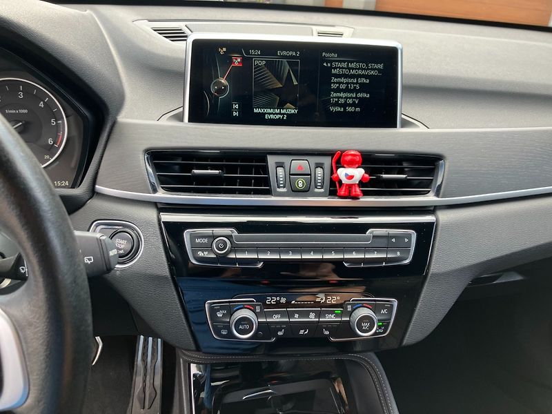 BMW X1 (2016) X-DRIVE 2.0d 140kW HEAD-UP,ČR - fotka 27 z 30