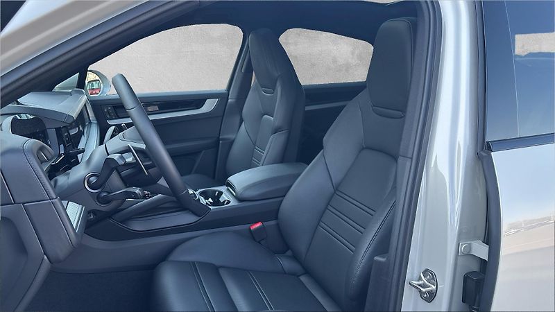 Porsche Cayenne (2026) E-Hybrid Coupé - fotka 16 z 24