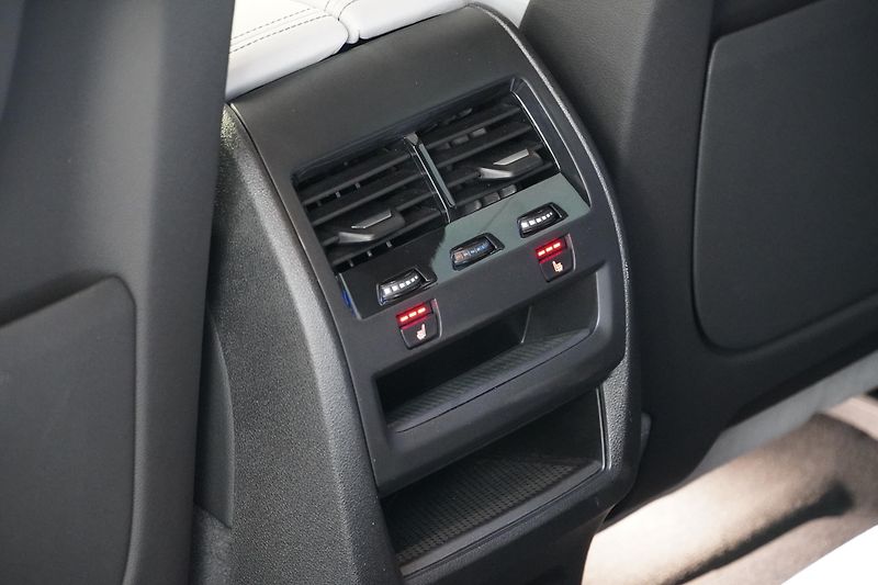 BMW X6 Xdrive40i,M-Paket,ČR,DPH,1.MAJ - fotka 18 z 34