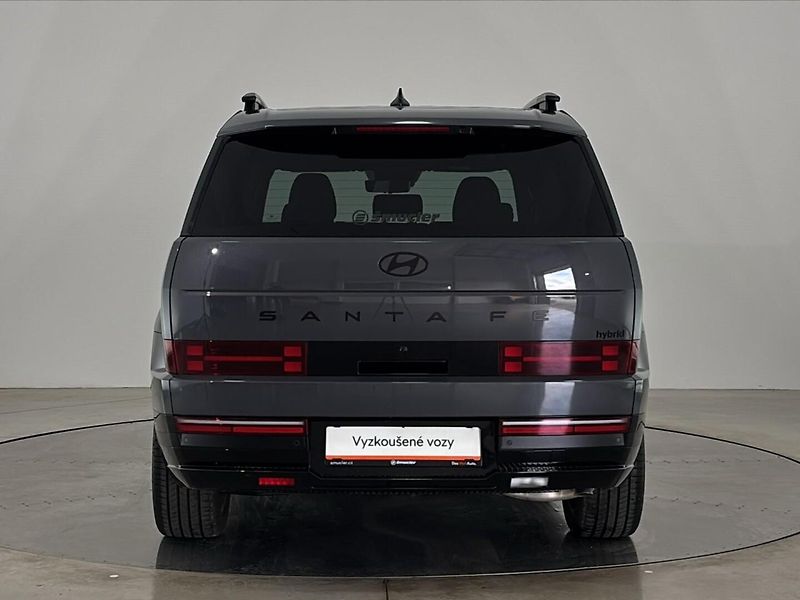 Hyundai Santa Fe Calligraphy 4x4 AT - fotka 17 z 30