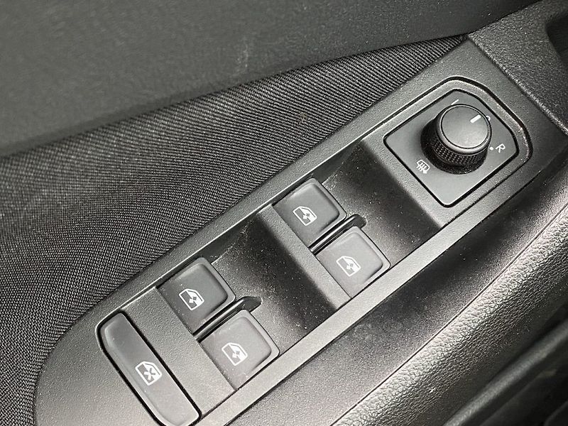 Škoda Scala 1.6TDi, ČR-1m, manual - fotka 15 z 17