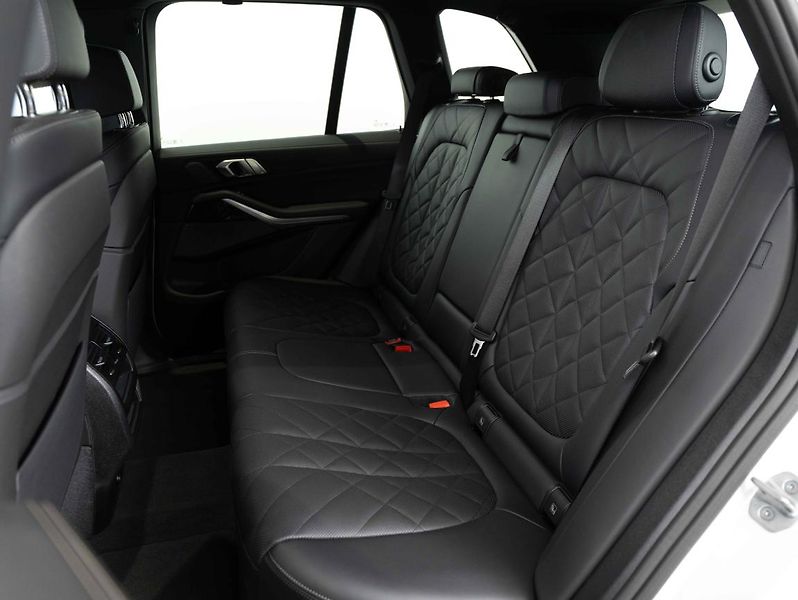 BMW X5 xDrive40i - fotka 21 z 23
