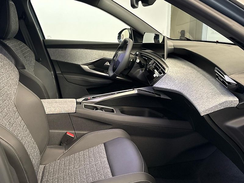 Peugeot 3008 (2026) Business Hybrid 145 e-DCS6 - fotka 13 z 40