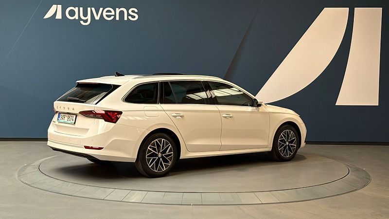 Škoda Octavia 2.0 TDI 110kW DSG Style Combi - fotka 2 z 19