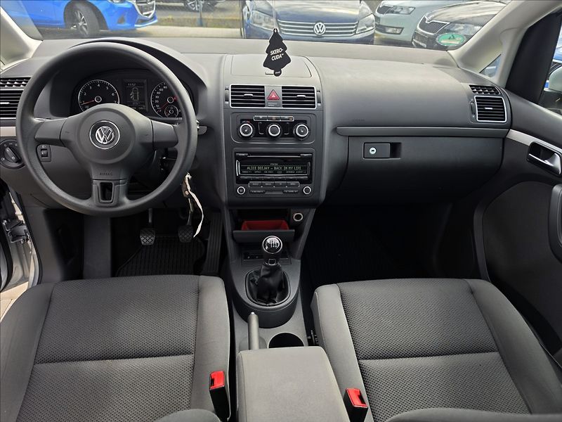 Volkswagen Touran 1,2 TSi 77KW Trend 7 MÍST ALU - fotka 23 z 41