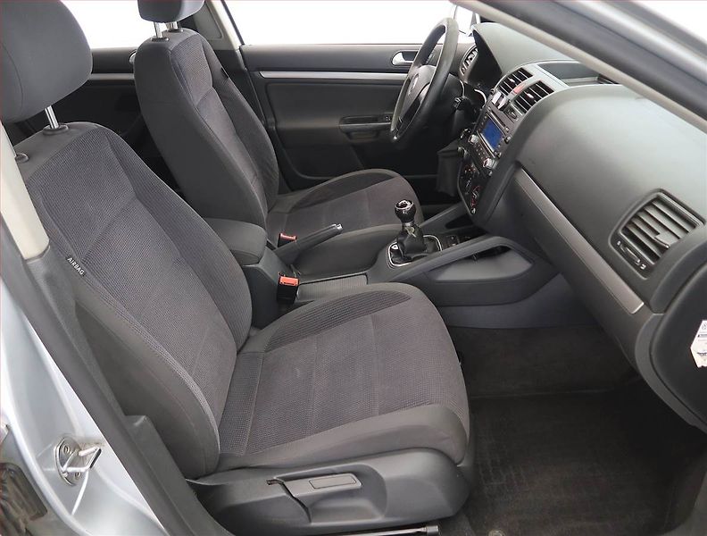 Volkswagen Jetta (2006) 2.0 TDI, Serv.kniha, Tažné - fotka 9 z 15