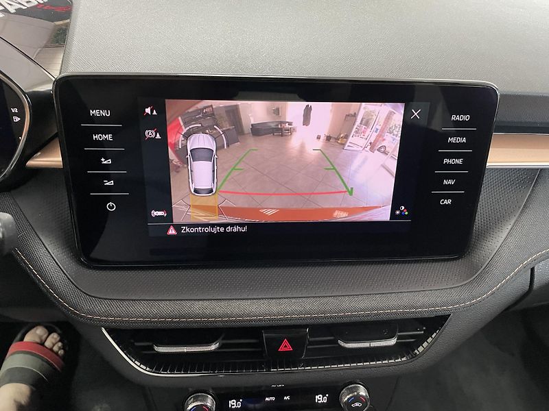 Škoda Fabia 1.0 TSi 81kW DSG ČR 1.MAJ NAVI - fotka 31 z 34