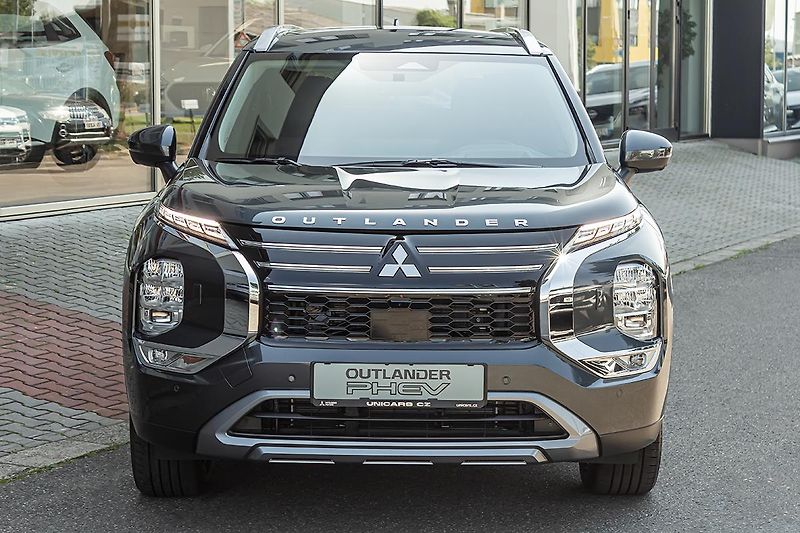 Mitsubishi Outlander (2025) 2,4 PHEV 4WD  Instyle - fotka 2 z 8