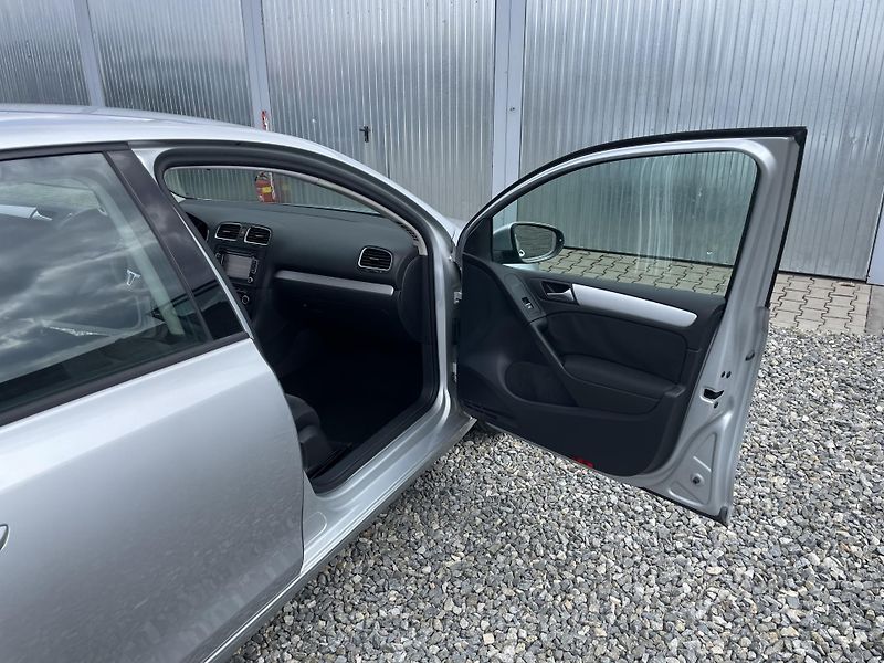 Volkswagen Golf 1.6TDi 105PS  6 HIGHLINE TOP!! - fotka 135 z 176