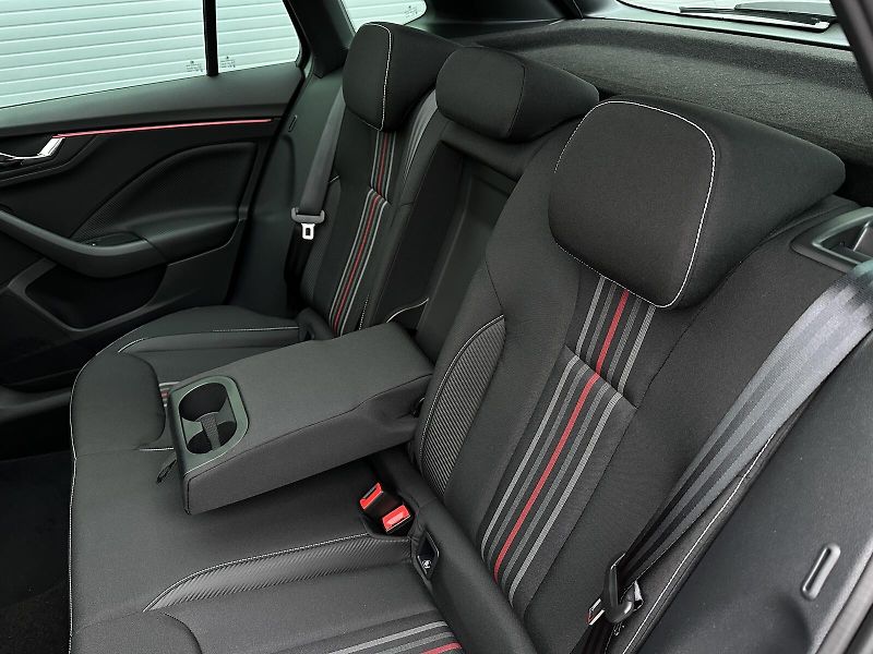 Škoda Kamiq 1.0TSi DSG Monte Carlo 116PS M - fotka 27 z 34