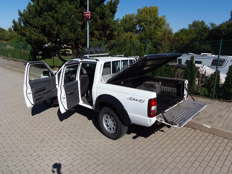 Nissan Navara (2004) 2.5 TD 4x4 redukce tažné 3T CZ - fotka 19 z 23