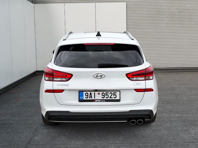 Hyundai i30 (2022) N LINE 1.5T-GDI 118kW CZ DPH - fotka 5 z 11