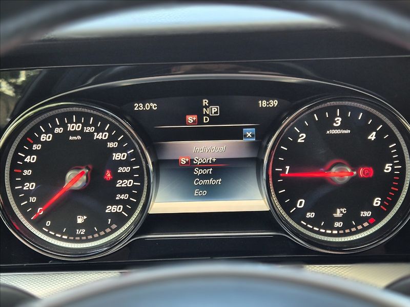 Mercedes-Benz Třídy E 220d*4M*AMG*head-up*webast - fotka 30 z 43