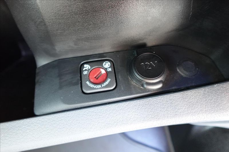 Citroën Jumpy 2,0 HDi  L2H1 6MÍST KLIMA SERV - fotka 19 z 39