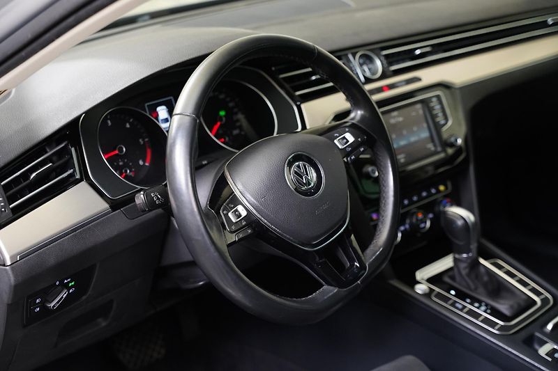 Volkswagen Passat - fotka 14 z 24