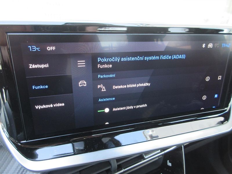 Peugeot 2008 ALLURE Hybrid 145 e-DCS6 - fotka 26 z 37