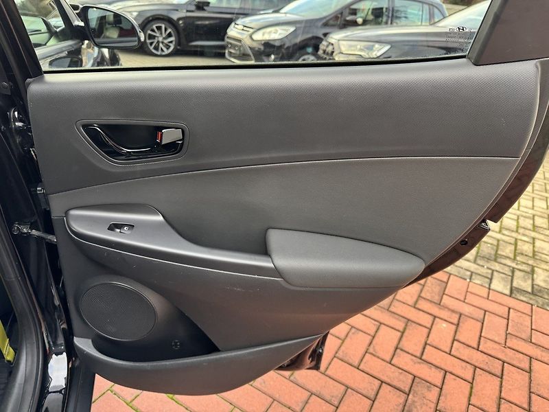 Škoda Fabia (2015) 1.2TSi Digi Klima Tempomat BT - fotka 18 z 48