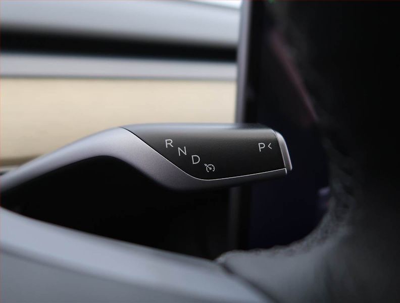 Tesla Model Y (2023) RWD LFP 60kWh, SoH 93% - fotka 12 z 31