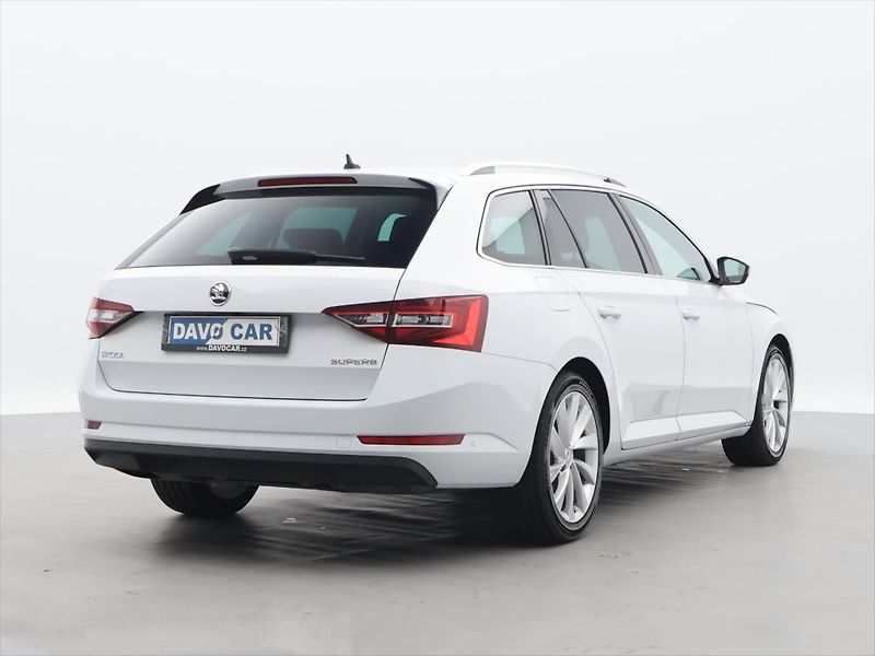 Škoda Superb 2,0 TDI 110kW DSG Style - fotka 7 z 35