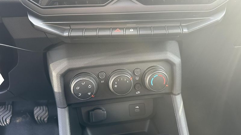Dacia Duster (2026) Essential Eco-G 120 - fotka 16 z 16