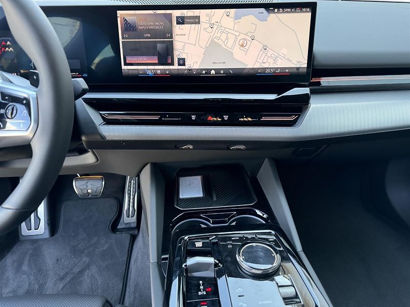 BMW Řada 5 520d xDrive Sedan - fotka 7 z 15