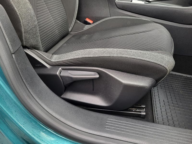 Peugeot 308 SW ACTIVE PACK 1.5 BlueHDi 130 - fotka 28 z 46