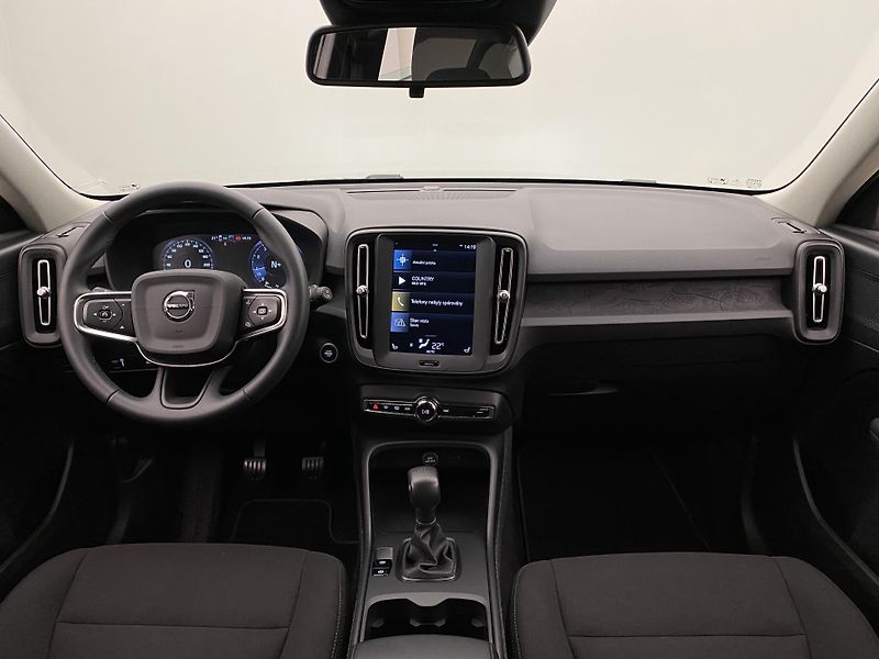 Volvo XC40 T2 ESSENTIAL  - fotka 2 z 37