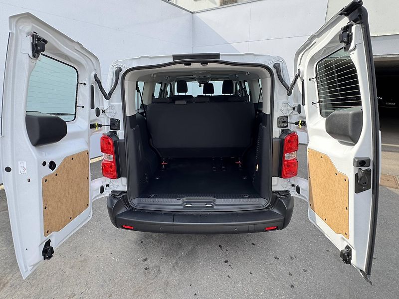 Peugeot Traveller (2025) Combi Long 2.2 BlueHDi S&S EAT - fotka 10 z 11