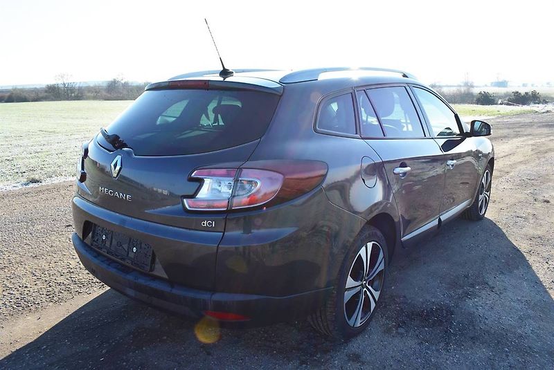 Renault Mégane 1,9 DCi BOSE,96KW,TZ,1M,AKCE - fotka 4 z 17