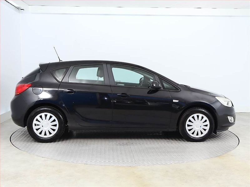 Opel Astra (2011) 1.4 T, Serv.kniha, Tempomat - fotka 6 z 10