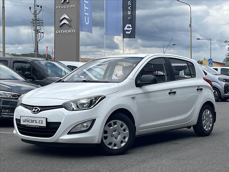 Hyundai i20 1,2 i  Family Space - fotka 1 z 21