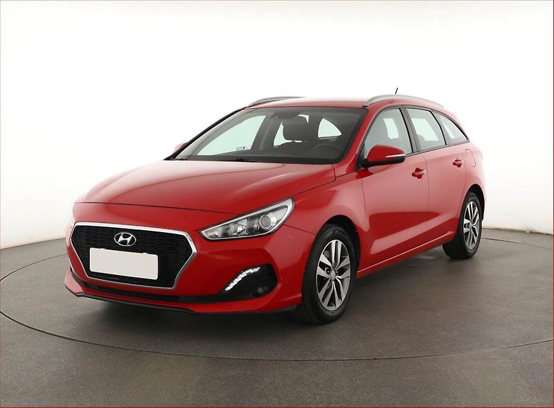 Hyundai i30 (2019) 1.4 T-GDI, Tempomat - fotka 2 z 13