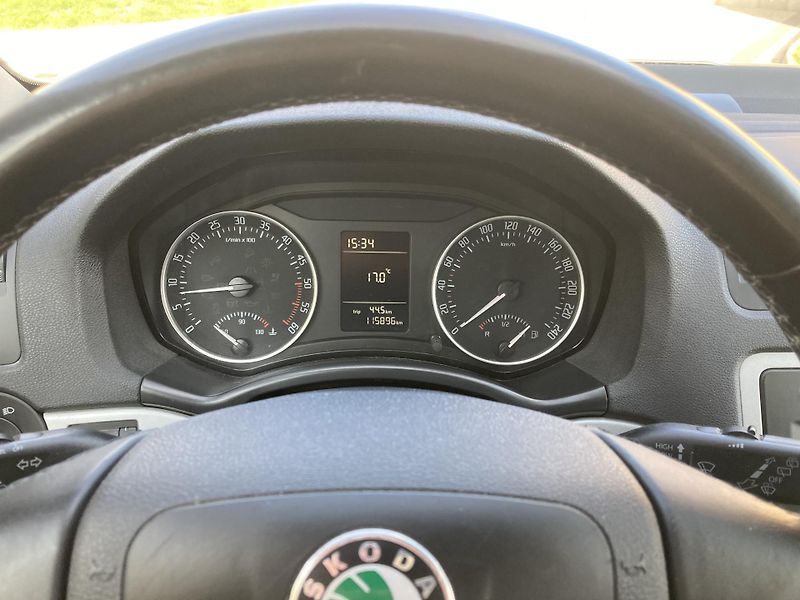 Škoda Octavia (2012) 2.0 TDi ČR, 2xKOLA, PĚKNÝ STAV - fotka 14 z 22