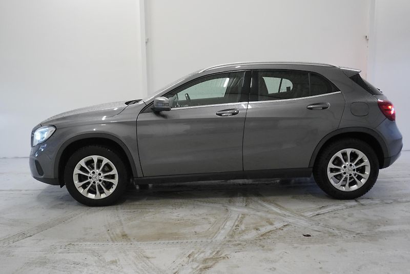 Mercedes-Benz GLA GLA220D 4MATIC AMG-LINE AUT. - fotka 8 z 28