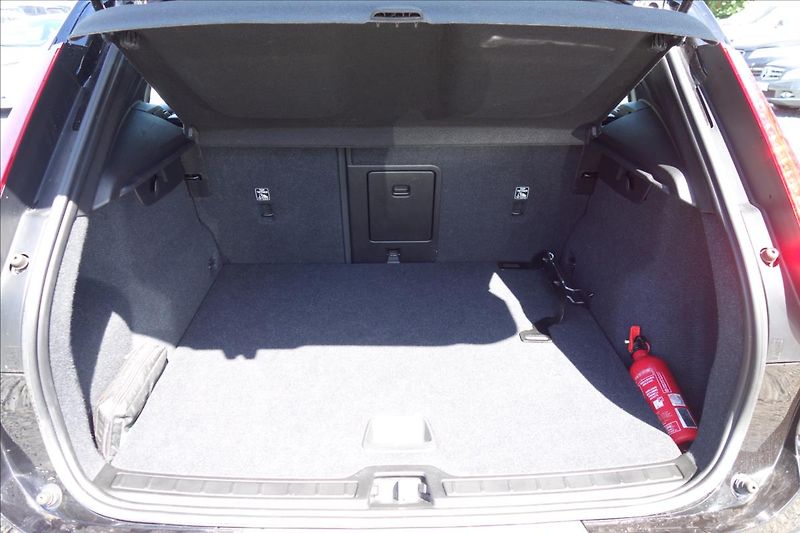 Volvo XC40 2,0 D3 110KW, MANUAL, FWD. - fotka 17 z 37