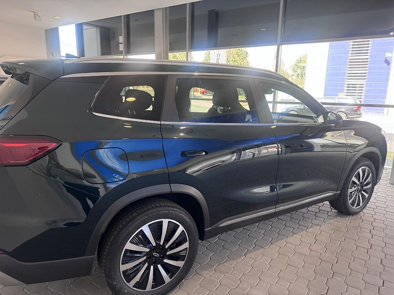 Chery Tiggo 8 PHEV (2025) 1,5 UNIQUE - fotka 13 z 18